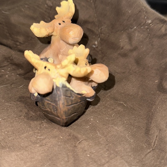 Lipco Moose Dad & Sons in Canoe Figurine - Picture 3 of 4